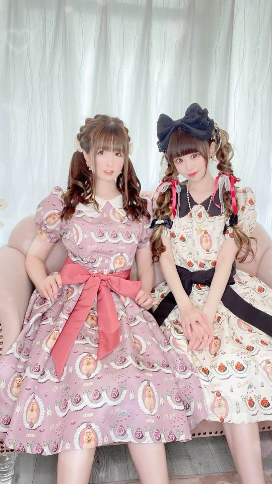 伊藤芽衣のインスタグラム：「先日、 ⁡ Q-pot.さんの @qpot_official  ワンピースを ⁡ 双子コーデして ⁡ 咲姫ちゃんと お出かけしました♡ ⁡ 一緒のお洋服 お迎えしての お出かけは はじめてだったので 楽しかった♡ ⁡ #qpot  #キューポット  #ガーリーコーデ  #ガーリーファッション」