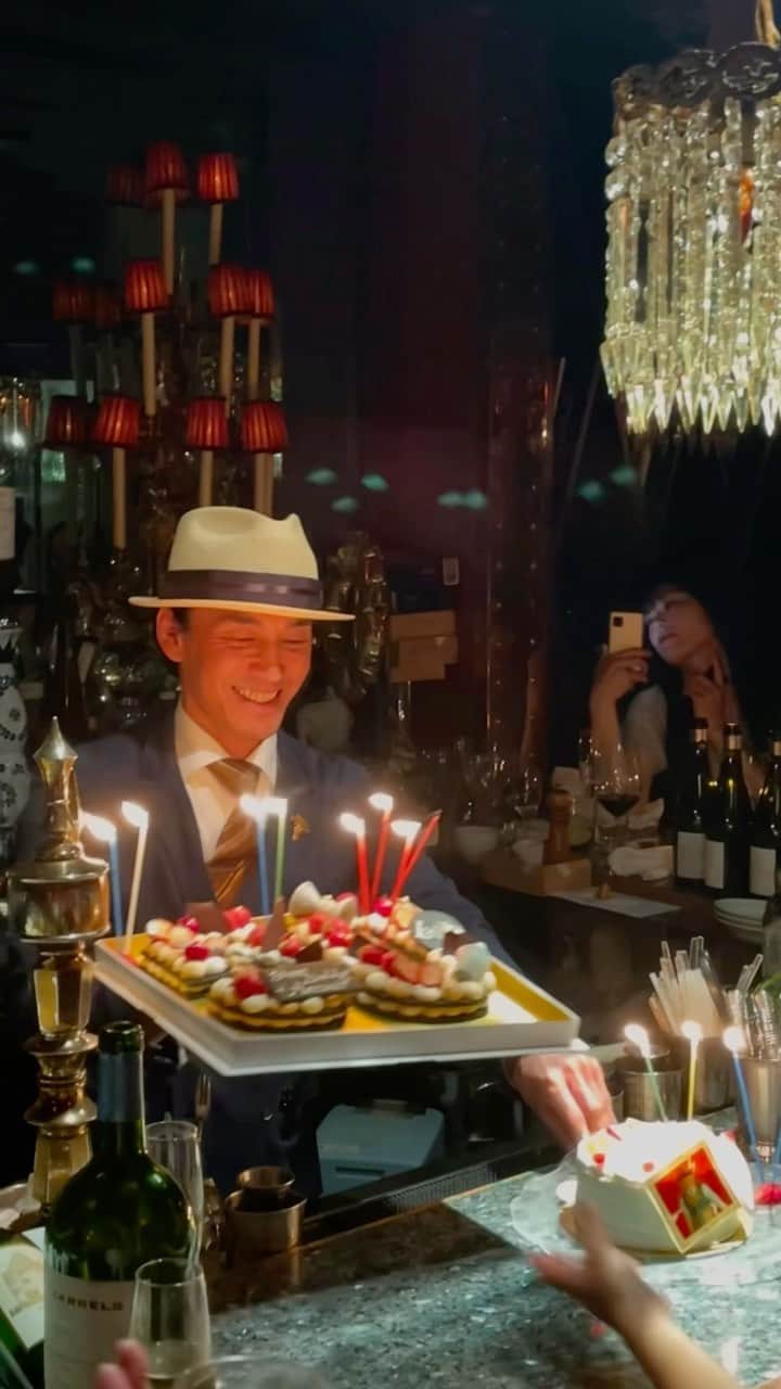 タブローズラウンジのインスタグラム：「Tableaux Lounge -タブローズラウンジ-  代官山の隠れジャズ＆シガーバー。都内屈指のハイレベルな生演奏を聴きながら、ユニークなカクテルやヴィンテージウイスキー、厳選されたシガーをお楽しみください。  Tableaux Lounge is a jazz and cigar bar in Daikanyama. Please enjoy great cocktails, vintage whiskeys, and selected cigars with live music.」