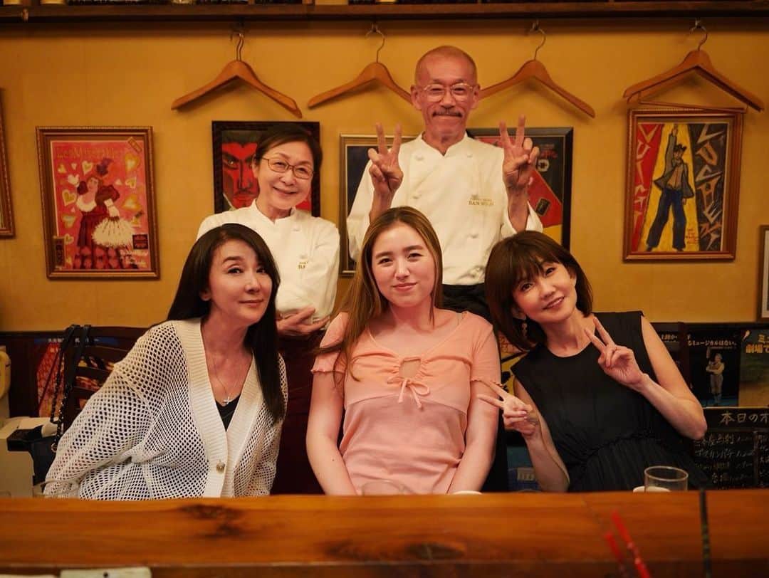 浅野ゆう子のインスタグラム：「博多の女子会  大好きなダイニング  【伴ノ字】さんに行きました❣️  ゴルゴンゾーラのペンネ❤️  もつ鍋❤️  フレンチトースト❤️  どれもこれも美味しい❤️  素敵なご夫婦お二人のダイニング  ORI さんも KEIKO さんも とってもお元気そうで嬉しかった〜❣️  いつも、おかえりなさい  と、迎えてくれて、  帰る時には  行ってらっしゃい  と、送り出してくれます❣️  ご馳走様でした❣️  #博多 #女子会 #伴ノ字　さん #ダイニング #居酒屋 #めっちゃ #美味しい #ありがとうございました」