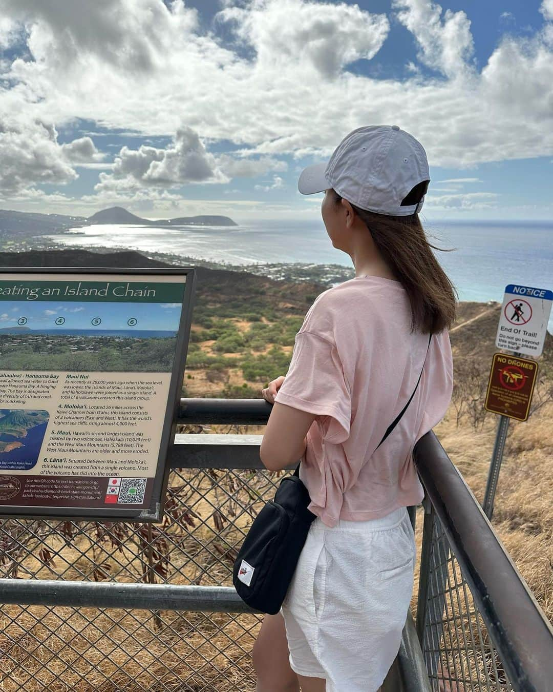 塩越柚歩さんのインスタグラム写真 - (塩越柚歩Instagram)「. 今年のOFFはHawaiiへ🌺🤙🏻 初めてのハワイはとーーーっても楽しかった🍍 ⁡ 毎日天気がよくて海も景色もとにかく綺麗で 人はみんなハッピーで陽気だし 知らない世界を見せてもらって自分の中の世界が広がった感じ🌴 絶対絶対また行きたい！ ⁡ #楽しかったこともハワイのよさも全部伝えたいけど #長くなるので省略します #おすすめ知りたい方はなんでも聞いてください #三菱重工浦和レッズレディース #塩越柚歩」7月20日 19時55分 - yuzuho_shiokoshi19