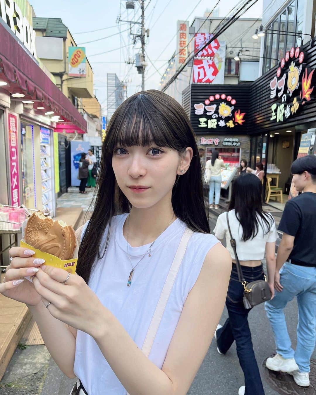 夏目璃乃さんのインスタグラム写真 - (夏目璃乃Instagram)「10円パン大好き」7月20日 19時57分 - natsume_rino