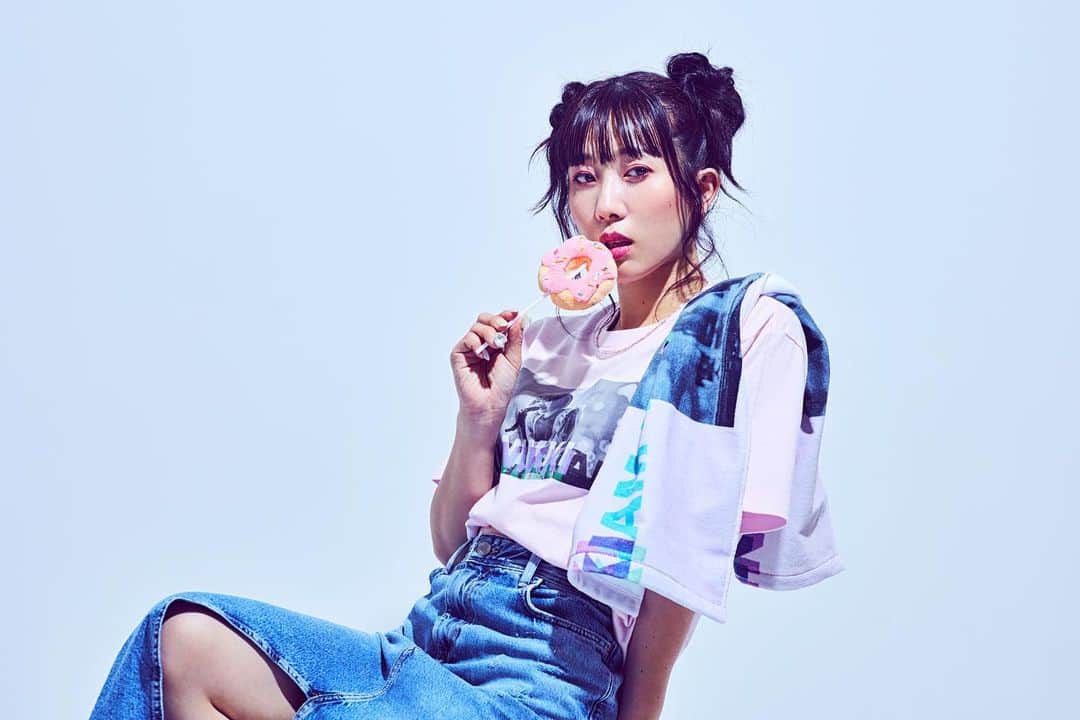 NIKKI のインスタグラム：「🍭ぜっさんやけ食い中  AW Collection 2023 Planner / Art Work @wjf_nikki  Manager @19arisa91  Design / Photo @izaki_photo hair&make @hikaru.leo」