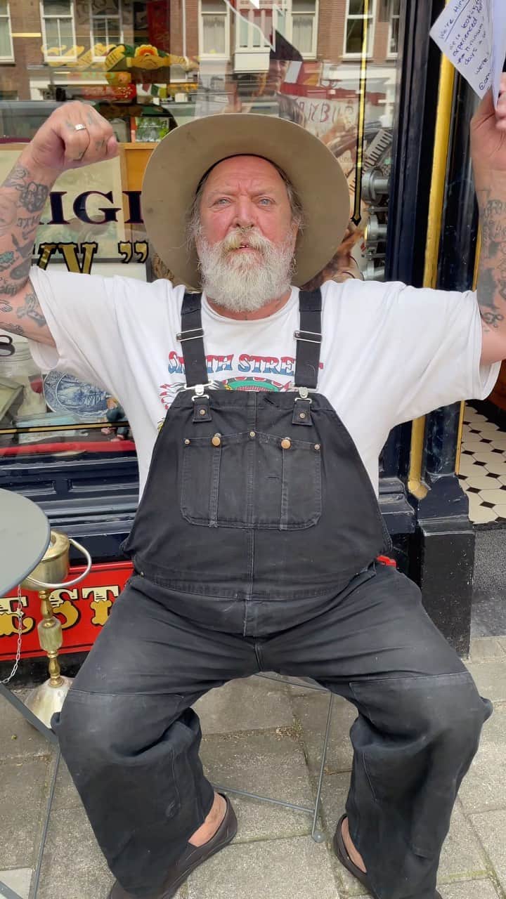 アムステルダム・タトゥー・ミュージアムのインスタグラム：「We’re looking for a new and experienced tattoo artist to work with us. For anyone interested please send us a direct message or email the shop(info@tattooing.Nl).」
