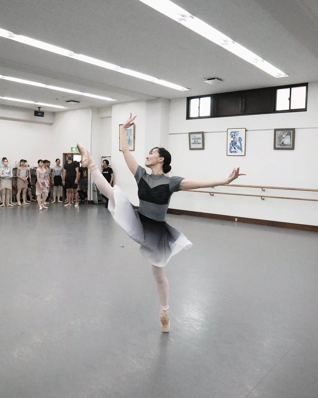 松浦景子さんのインスタグラム写真 - (松浦景子Instagram)「この夏、芸人の私が 本気でバレエを踊る姿を観たい方へ  ーーー▼舞台出演情報＊時系列順▼ーーー  .  ■清里フィールドバレエ2023  【くるみ割り人形▶︎クララ役】8/3と4のみ出演 清⾥⾼原 萌⽊の村 特設野外劇場 19:00開演　※雨天中止  会場にてバレエブランド【Kekke】出店販売あり  .  ■ウクライナ国立バレエ(旧キエフ･バレエ)来日公演  【親子で楽しむ夏休みバレエまつり:メインMC】  8/6(日) 東京国際フォーラム 12:30開演回・16:30開演回  会場ロビーにてバレエブランド【Kekke】出店販売あり  ※こちらはMCのため松浦景子は踊りません※  .  ■GGGプロジェクト ガチョーク讃歌  【フェアリードールよりパドトロワ】  8/8(火)19:00開演　熊本芸術劇場 8/10(木)19:00開演　横須賀芸術劇場 8/12(土)19:00開演　メルパルク大阪  ※新国立劇場バレエ団の佐野和輝さん・山田悠貴さんと踊ります  会場ロビーにてバレエブランド【Kekke】出店販売あり  　 .  ■スズキバレエアート 第37回発表会 【パリの炎よりパドドゥ】全幕抜粋ジャンヌ役 8/13(日)16:30開演 大阪府池田市民会館アゼリアホール  .  P.Sバレエではないイベント情報  ■松浦景子の今夜は踊らない 〜大人の皆さんに見て欲しいピンネタライブ〜 8/30(水)道頓堀ZAZA HOUSE 20:30開演 ★チケット一般発売中  NGKやルミネ単独は お子様からバレリーナも含めて全方位に合わせた 超ハートフルな内容でしたが 今回は単独のテイストでは絶対できない ターゲットや内容も絞りきった 超至近距離劇場な旨ご了承下さい  ※踊らないとは限りません 絶対踊らないと約束はできません（たぶんどうせ踊る）  ※他、この間開催される松浦景子のバレエレッスンワークショップ名古屋・大阪情報は 完売のため掲載しておりません。 9月東京追加ワークショップ情報、福岡については 情報公開までしばらくお待ちください。 全国出張も沢山ご依頼いただいております。  吉本新喜劇主催の舞台やライブ・アイドルユニット「秘蔵っ子」の活動も並行しておりますが 記載は割愛しております。  #全部来てくれる猛者がいたらハグします #バレエ界の皆さんから生卵投げられないよう頑張ります  #吉本新喜劇 #新喜劇 #バレエ大好き #バレエ #バレエあるある #クラシックバレエ #けっけちゃんねる #松浦景子 #ガチョーク讃歌 #フェアリードール #人形の精 #くるみ割り人形 #クララ #パリの炎 #ウクライナ国立バレエ #キエフバレエ」7月20日 20時08分 - pinkpinks13