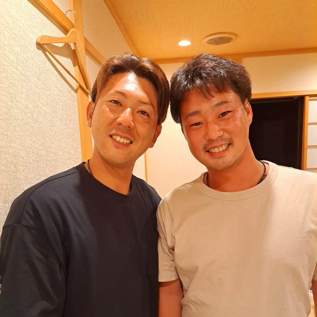 小関翔太さんのインスタグラム写真 - (小関翔太Instagram)「お疲れ様です🙇  約3週間同じチームとして 戦って頂いたJFE東日本の3名 本当にありがとうございました🙇  同じチームとして戦えた事は宝物です🙋 これからは、別々のチームとして お互い頑張りましょう😄 そして、千葉県を盛り上げましょう‼️  次は京セラドームで‼️  ありがとうございました🙋  #日本製鉄かずさマジック  #かずさマジック  #君津 #木更津 #富津 #袖ヶ浦 #jfe東日本 #jfe東日本野球部  #内藤大樹 さん #本定史好  #山城響  #都市対抗野球  #社会人野球盛り上げ隊  #社会人野球  #東京ドーム   #小関翔太  でわ🙌🙌」7月20日 20時09分 - sho_ta.koseki