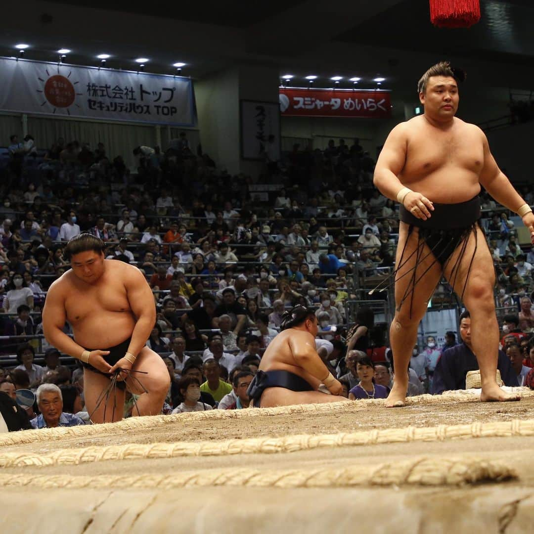 日本相撲協会さんのインスタグラム写真 - (日本相撲協会Instagram)「大相撲名古屋場所十ニ日目！  新入幕の#湘南乃海 が1敗で単独トップを走っていた#錦木 を破る！ 同じく新入幕の#伯桜鵬 は#阿炎 を破り9勝目を挙げた。 #北勝富士 が#豊昇龍 を破り錦木に並んだ。  2敗　#錦木 北勝富士 3敗　豊昇龍 #伯桜鵬   大相撲名古屋場所残り3日です！  @sumokyokai  #大相撲 #sumo #相撲 #力士 #お相撲さん #japanphoto #sumowrestlers #japanculture  #七月場所 #名古屋場所 #ドルフィンズアリーナ #愛知県体育館 #満員御礼」7月20日 20時02分 - sumokyokai