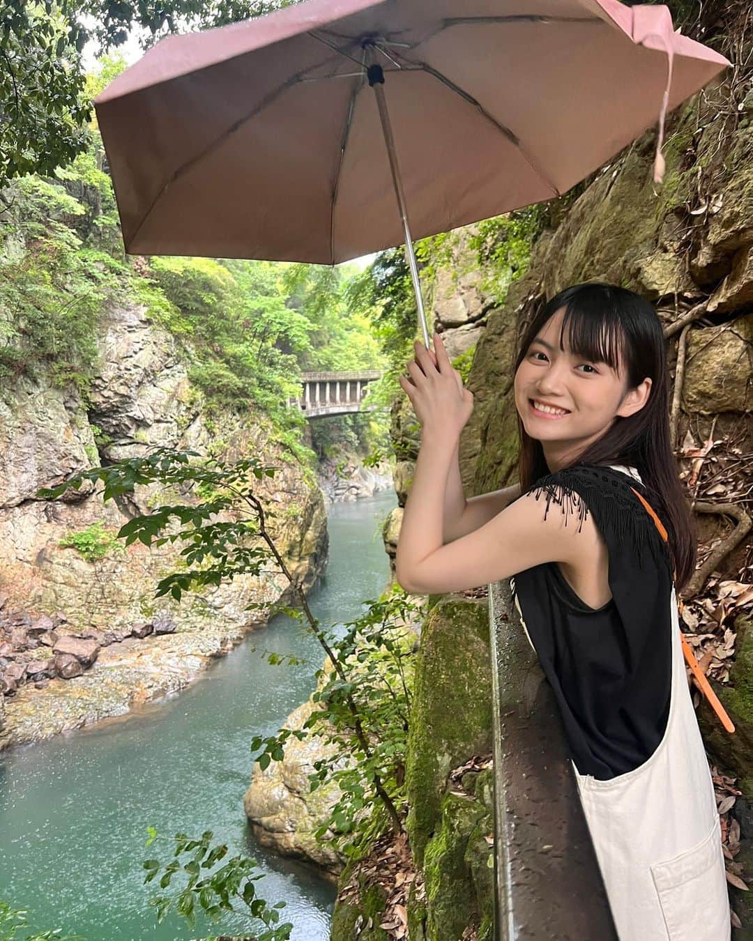 西垣有彩のインスタグラム：「自然に埋もれたい( ˘ᵕ˘ ) #山梨県#初上陸#⛰️#🍐#🍇#西垣有彩」