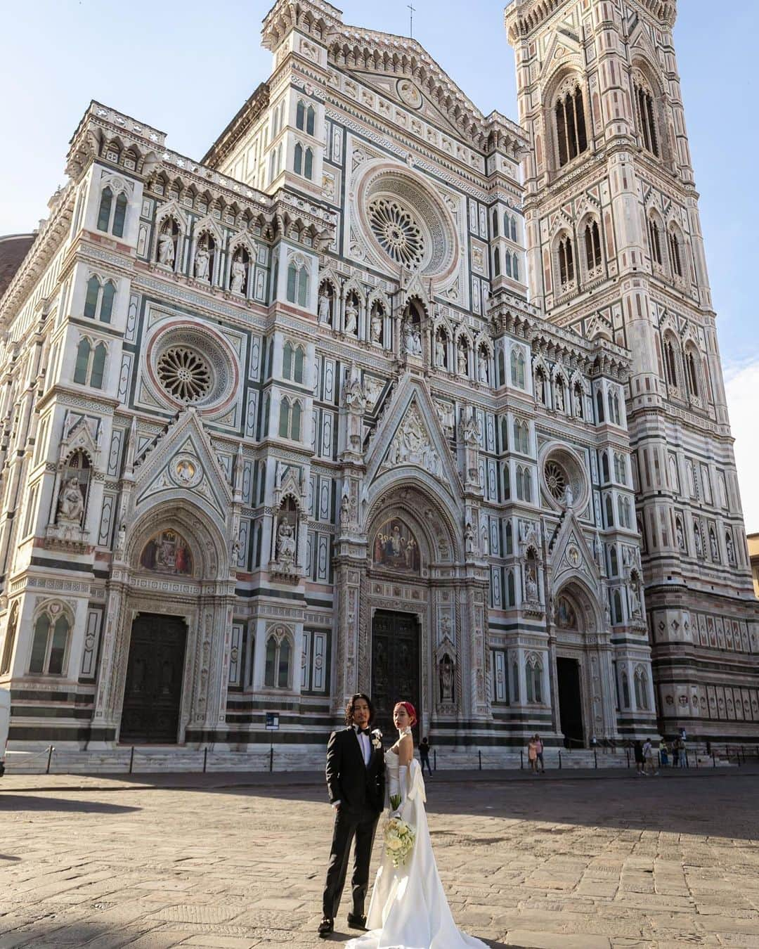 KENNY（吉原健司）さんのインスタグラム写真 - (KENNY（吉原健司）Instagram)「Wedding photos in Italia🇮🇹 写真は音楽と似てます。 聴き手によって同じ歌詞でも愛おしく感じる人もいれば切なく感じる人もいるように、同じ写真をみても見る人それぞれ全く別の感想を持つものだけど、 今回撮ってきた写真には2人だけの共通の思い出や感想があって、それこそがウェディングフォトを撮りに行けた価値なのかなと思いました。 行く前よりも撮って良かったと帰ってきて投稿する今、そう思えてます。 おすすめです。  とか言いながら最後に動画も入れたからスワイプしてそちらも観てね😂✌️  produce by @espousal_wedding_event @watabewedding Photo by @laviefactory  #ワタベウェディング  #watabewedding #ESPOUSAL  #エスポーザル #laviefactory #ラヴィファクトリー」7月20日 20時04分 - kenny_yoshihara