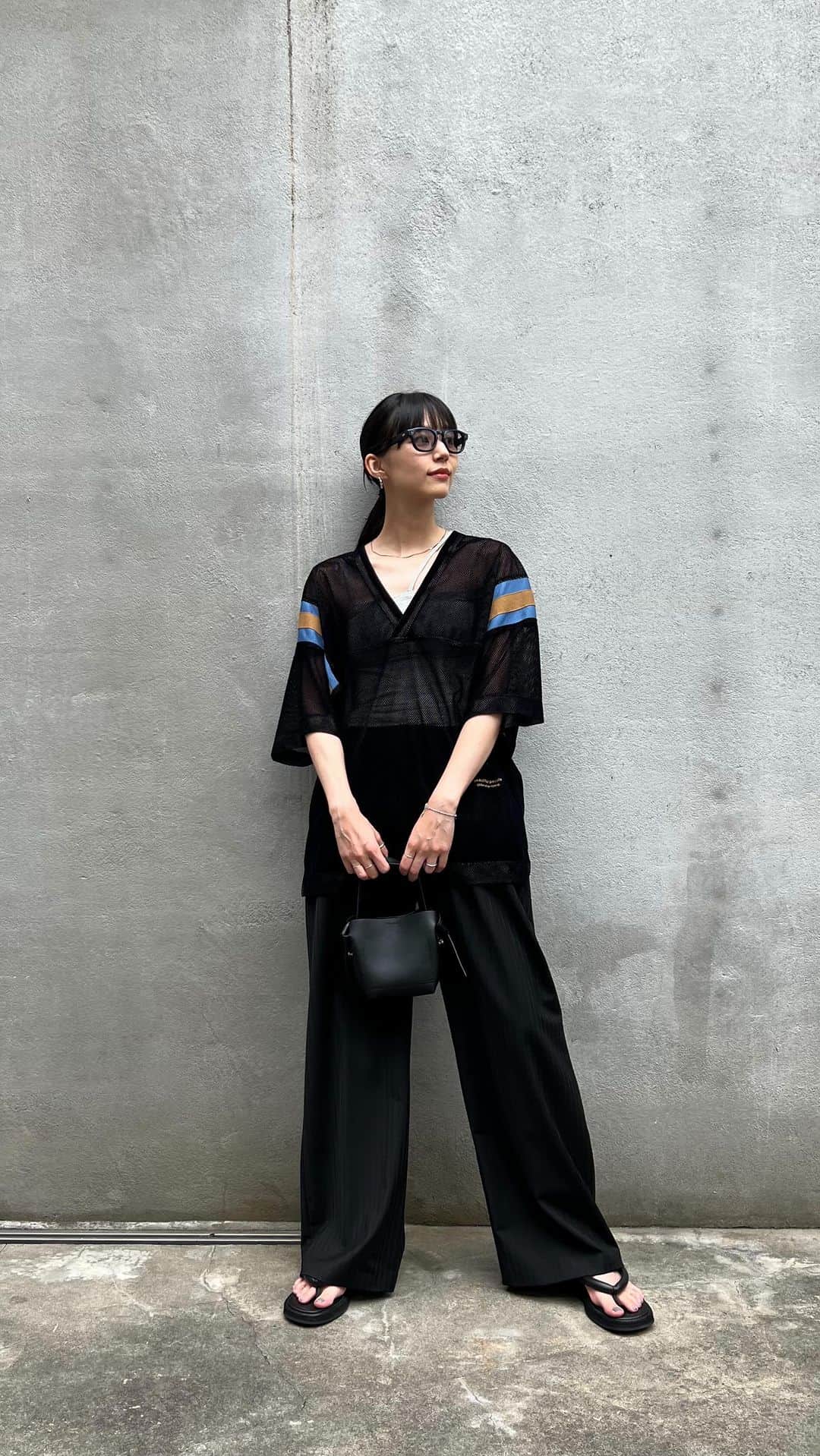 Shiho Sasakiのインスタグラム：「outfit🩵  tops @beautifulpeople_officialsite  bottoms @shokurashina  sandals @amomento.co  bag @acnestudios  eyewear @eyevan_official   #私服#夏コーデ#モノトーンコーデ」