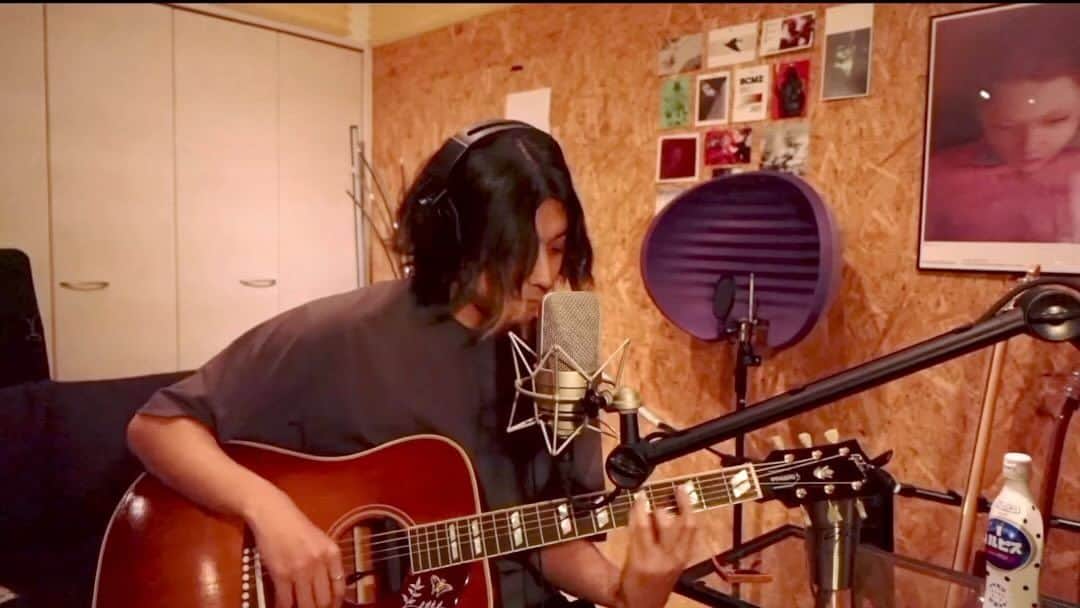 宍戸翼のインスタグラム：「♫. 夏夜のマジック / indigo la End  #弾き語り #indigolaend #生配信」