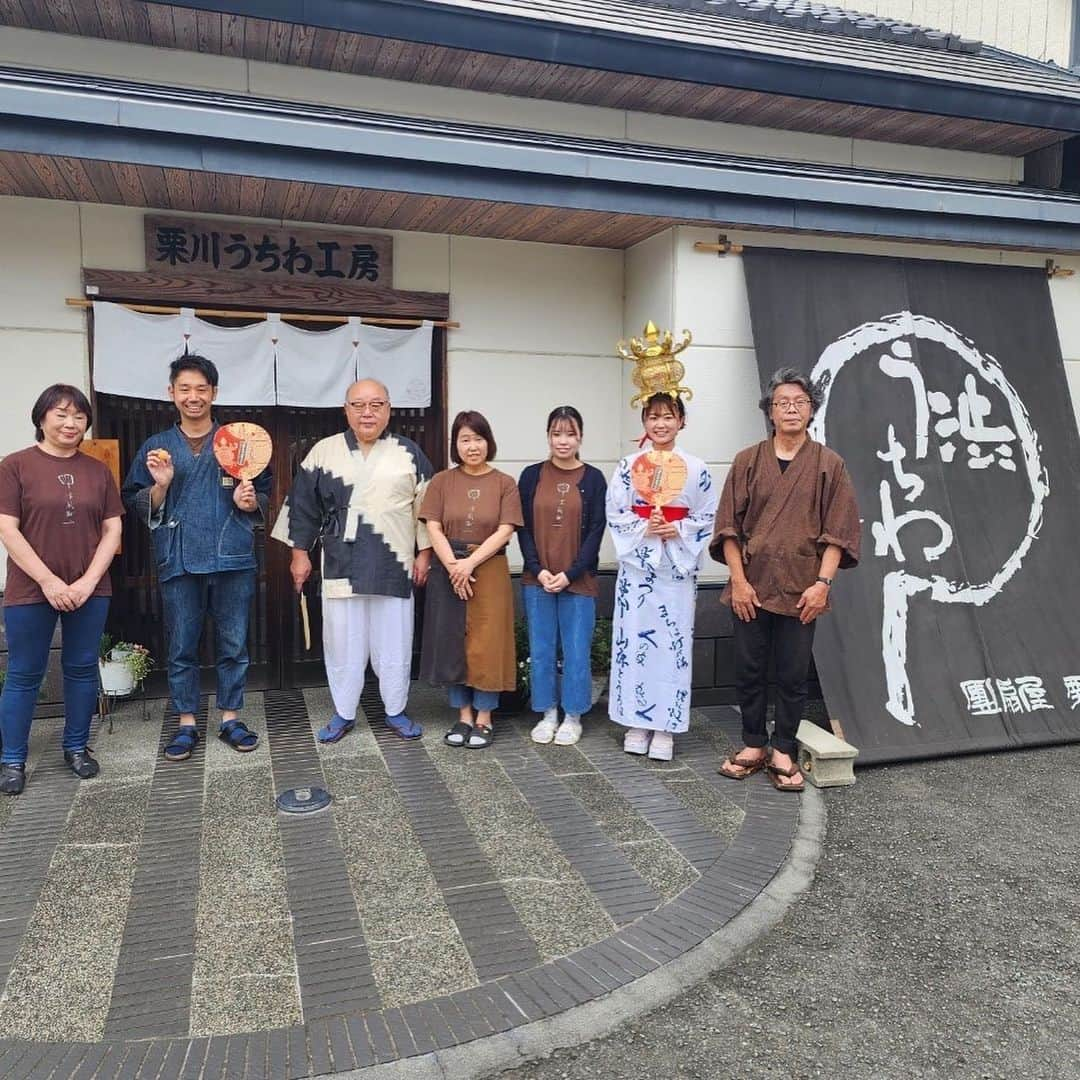 常盤よしこさんのインスタグラム写真 - (常盤よしこInstagram)「来民渋うちわ❤️ 山鹿の栗川商店へ♫ 今日はよへほの浴衣と金灯籠で 灯篭温泉卓球🏓 楽しかったー♫ お世話になりました♫  #くたみしぶうちわ#来民渋うちわ#来民うちわ#栗川商店#山鹿あそび#金灯篭#よへほ浴衣#よへほ#灯篭温泉卓球#てれビタ#てれビタ中継」7月20日 20時14分 - yoshiko.tokiwa