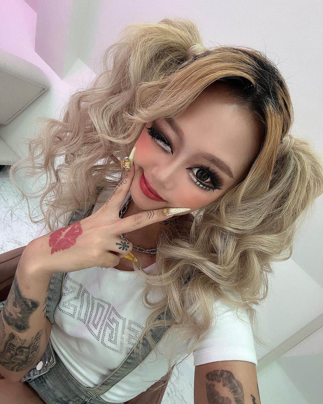 のインスタグラム：「かすみさんのヘアメじゃないといや✊🏼 . . . #ギャル#ヘアセット#ツインテ #ツインテールアレンジ#黒ギャル」