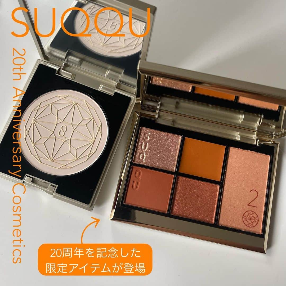 ELLE JAPANのインスタグラム：「SUQQUは今年で20周年👏（おめでとうございます🎊） 9月15日に発売するアニバーサリーコスメは、アイシャドウ＆チークがセットになったマルチパレットとハイライトとしても使えるフェイスパウダーが登場です🫶  20th アニバーサリー アイ&ブラッシュ コンパクトは、4色のアイシャドウと薄づきなチークがセットになったカラー🧡 グリッターのように輝くカラーから、クリームタイプの繊細なツヤを宿してくれるカラーまで、組み合わせ次第でさまざまなアイメイクが楽しめるアイテムです☺️ 20th アニバーサリー アイ&ブラッシュ コンパクト 101 ¥11,000  20th アニバーサリー フェイス コンパクトは、自然なトーンアップを叶えるプレストパウダー💁‍♀️ ほんのり血色を与えつつ、ナチュラルな美肌に仕上げてくれますよ✨ 20th アニバーサリー フェイス コンパクト 101 ¥7,700  どちらも9月15日限定発売❣️ ぜひチェックしてほしいです💕  #ellejapan #ellebeauty #suqqu #スック #秋コスメ #suqqueyeshadow #suqquアイシャドウ #新作コスメ #限定コスメ #限定コスメ2023 #秋コスメ2023」