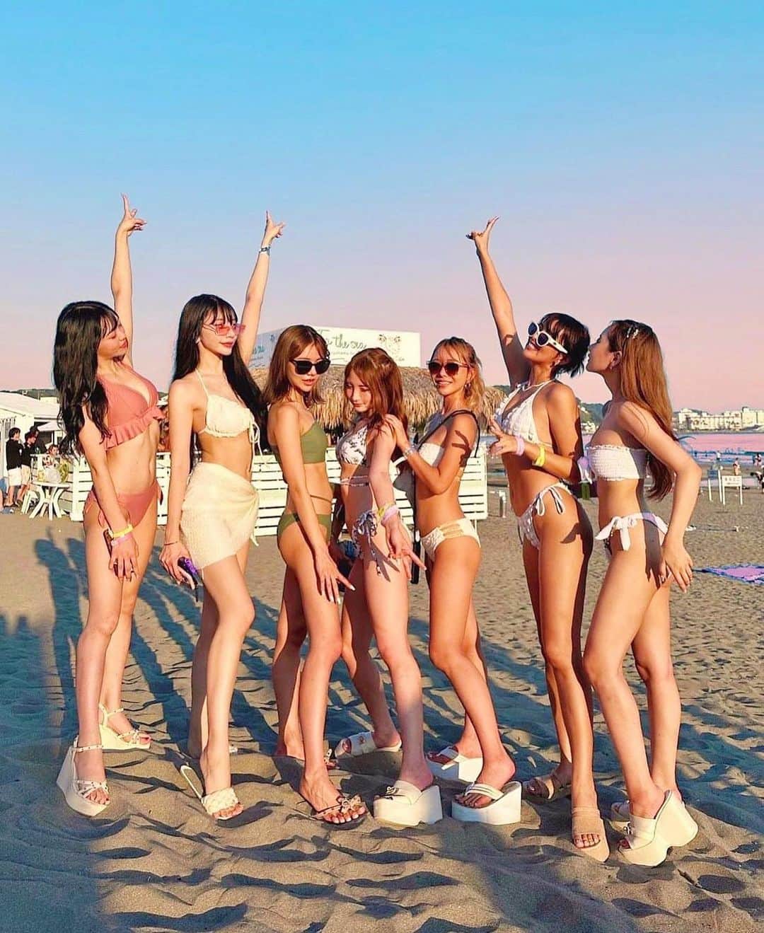 まゆぴちゅーさんのインスタグラム写真 - (まゆぴちゅーInstagram)「いい写すぎん？🥺🏖️👙🩵🫧  (ま、この時ベロベロすぎて撮った記憶ないんですけど…w) . . この日の由比ヶ浜お友達大集合だった♡  今年もたくさん海行く🌺💓💓！ 次は27日に由比ヶ浜かな🌴🫶🏻♪ . . .  #由比ヶ浜 #由比ヶ浜ビーチ #由比ヶ浜海岸 #ESPRIT #エスプリ #pinkyshake #bikini #bikinigirl #ビキニ女子 #ビキニギャル #ビキニガール #水着女子 #水着コーデ #水着ギャル #ビジョビ @b_b_j.j」7月20日 20時19分 - mayu_03pichu