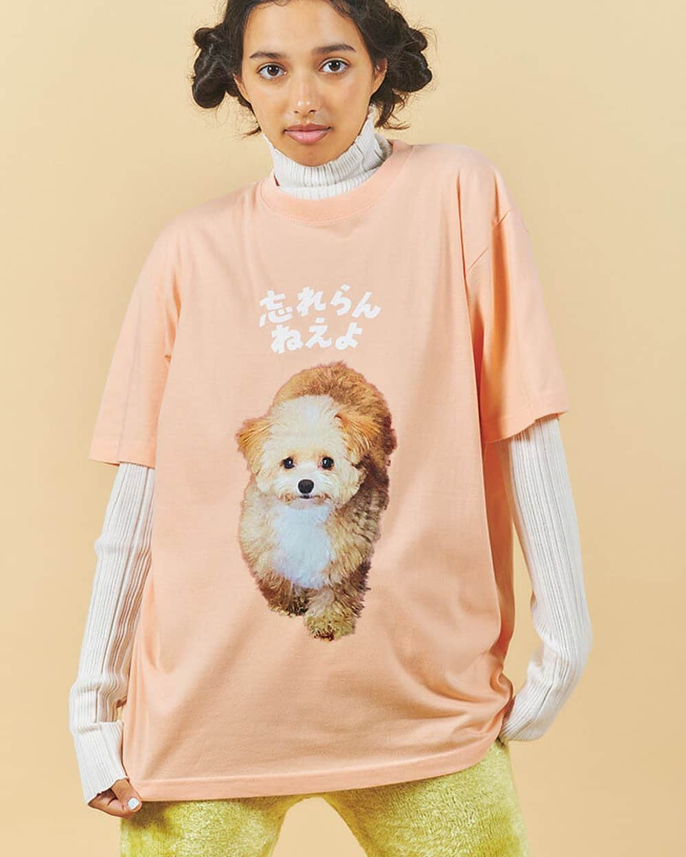 ginza magazineさんのインスタグラム写真 - (ginza magazineInstagram)「【アニマルモチーフのマーチ】忘れらんねえよのTシャツ ペットをこよなく愛するVo&Gt柴田隆浩の愛犬みみちゃんを大きくプリント。こちらへ向かって歩んでくる何ともいえない表情とロゴ、やさしいボディ色が絶妙にマッチ。コットンの5.6オンスで肉厚な生地感。  GINZA8月号は「人気ミュージシャンのツアーグッズ565大集合！MERCH（マーチ）は楽しい」特集。詳しくはプロフィールのリンクをチェック。 @ginzamagazine  #ginzamagazine #MERCHは楽しい #マーチ #MERCH #グッズ #オリジナルグッズ #アーティストグッズ #ツアーグッズ #星野源 #米津玄師 #KingGnu #Vaundy #Chara #木村カエラ #Awich #岡村靖幸 #SHISHAMO #宮崎朝子 #カネコアヤノ #小泉今日子 #Billlie #TSUKI #なにわ男子 #道枝駿佑  #忘れらんねえよ」7月23日 20時25分 - ginzamagazine