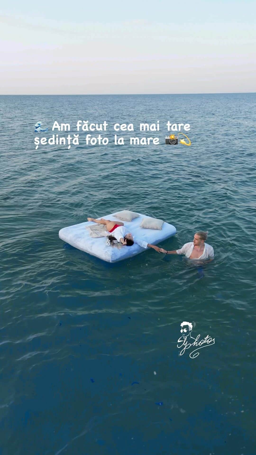ラリサ・ヨルダケのインスタグラム：「🌊💫 Efectiv cele mai tari poze #sea #summer #photoshoot #photosummer」