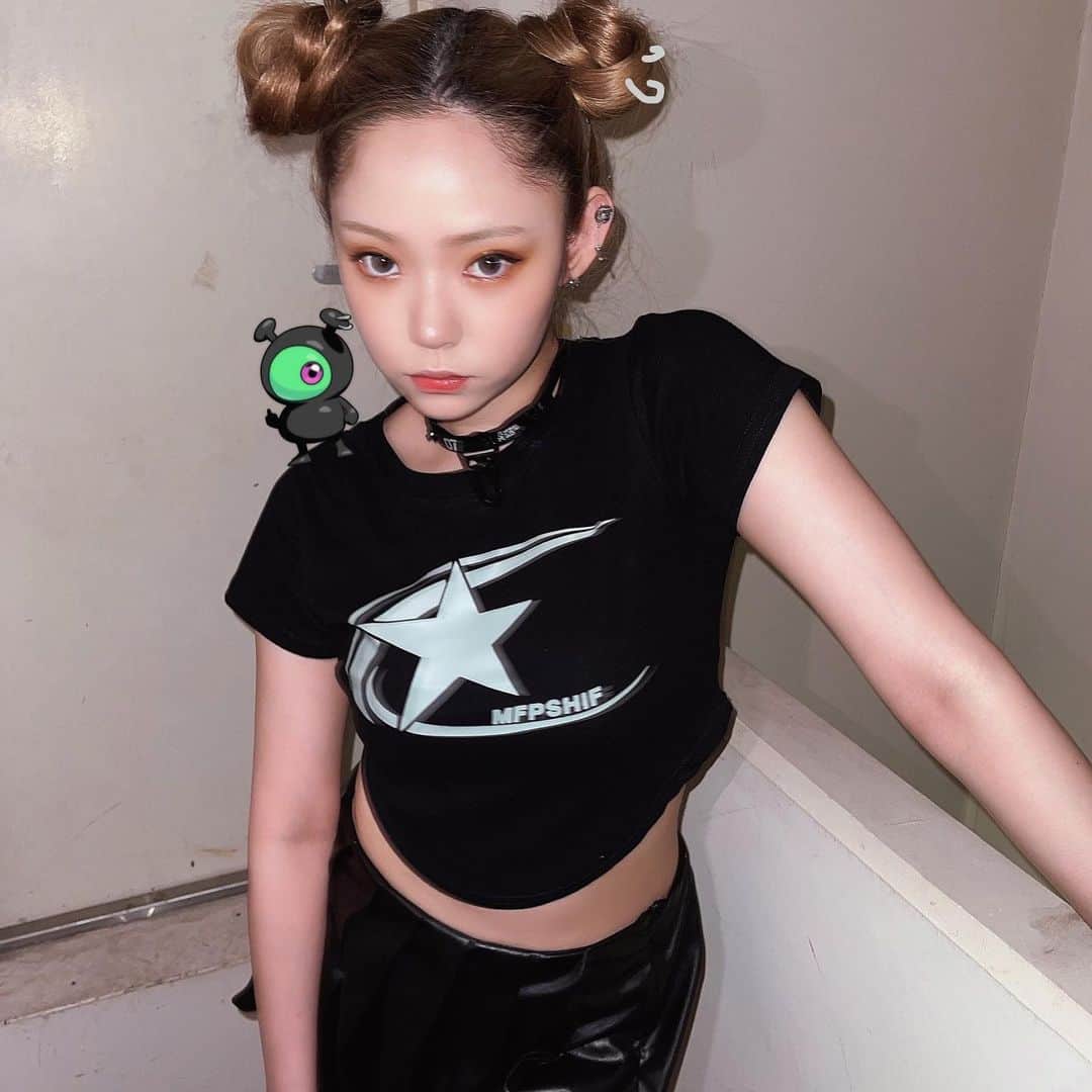 SUTAMU WORLDのインスタグラム：「. name:96番氏 parent : @nyamofe  age:1986 height:21cm Birthplace:ｽｰﾀﾑﾜｰﾙﾄﾞ hobby:ｹﾞｰﾑ、ﾔﾆ favorite:闇 weak point:太陽 Profession:すーたむの執事 dreams:すーたむにゲームで勝つこと。」