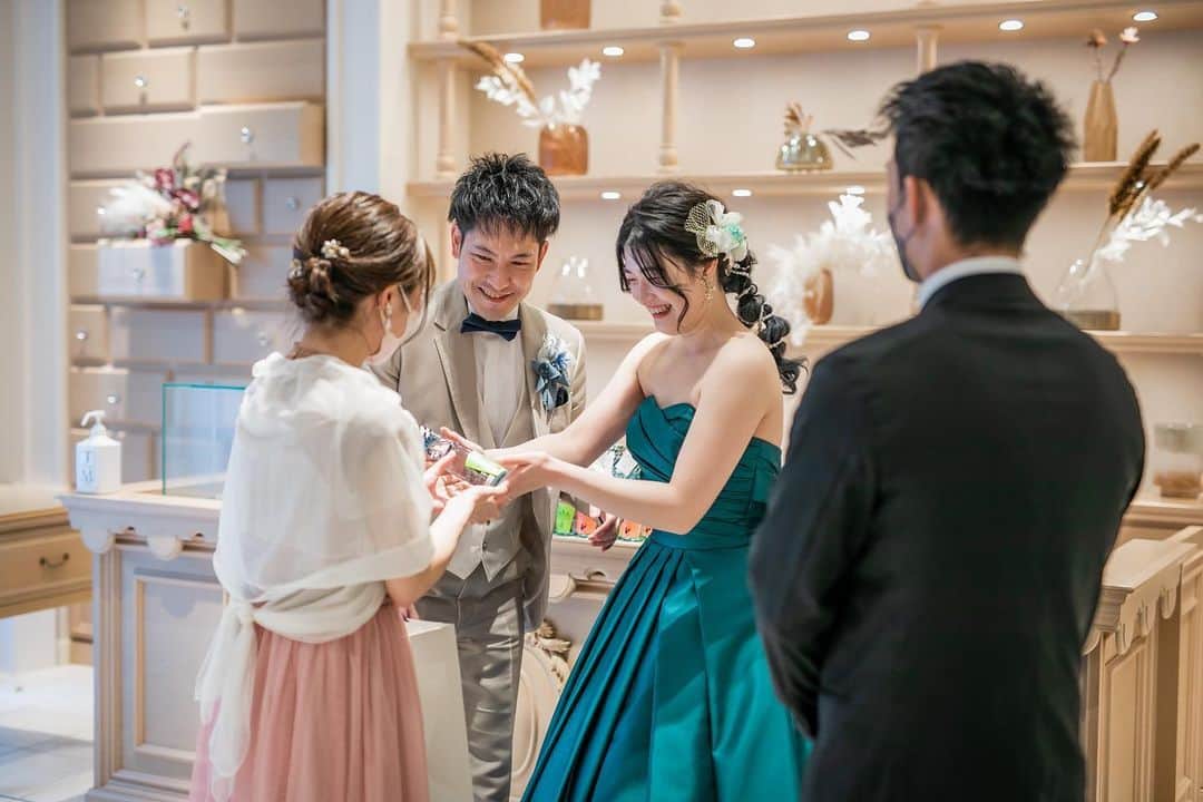 アニヴェルセル 大阪 公式さんのインスタグラム写真 - (アニヴェルセル 大阪 公式Instagram)「結婚式では、いつもお世話になっている大好きなみんなへ いろいろな『ありがとう。』を伝える日です。  結婚式をするから幸せなのではなく、 大好きなみんながお祝いしてくれから幸せなのだと実感してます。  @anniversaire_official  @anniversaire_osaka   #結婚式 #ウェディング #アニヴェルセル #アニヴェルセル大阪 #大阪結婚式場 #大阪結婚式 #なんば結婚式 #なんば結婚式場  #プレ花嫁 #アニ嫁 #2023花嫁 #2024花嫁 #式場見学 #ブライダルフェア #フォトウェディング #ウエディングフォト #大聖堂 #大聖堂ウェディング」7月20日 20時29分 - anniversaire_osaka