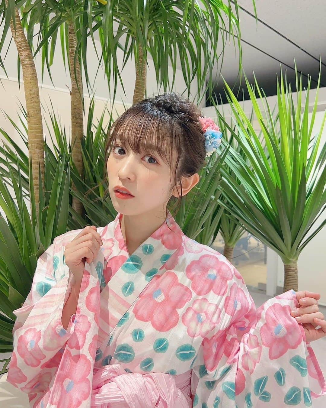 小泉遥香のインスタグラム：「￤𝓼𝓾𝓶𝓶𝓮𝓻…👘🎇✨  夏よ終わるな😌  秋よ早く来い！笑 (どっちやねん！笑)  浴衣似合う～？？🥰💭  #浴衣 #夏 #和服 #アイドル #小泉遥香 #おはる #summer #idol #costume」