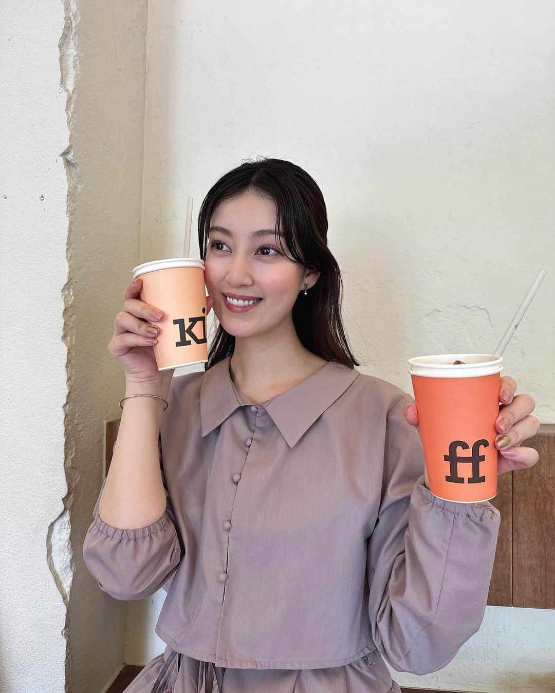 松原伊予菜のインスタグラム：「, カフェラテ大好物ですが、 韓国のカフェラテが特に好き☕️🥛🤍  #カフェラテ#cafe#カフェ」