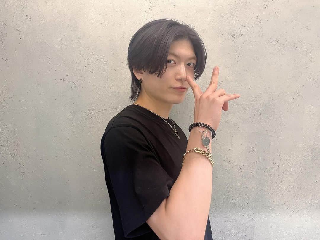 KENTO.iのインスタグラム：「💇🏼‍♂️✨」