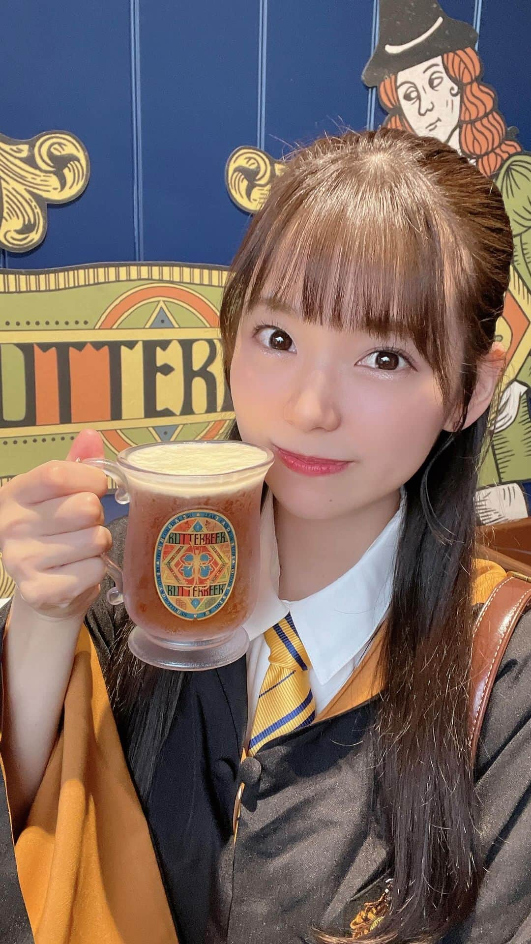 白石真菜のインスタグラム：「ハリーポッタースタジオツアー行ってきました〜🪄︎︎✨ ハッフルパフ生としてとっても楽しい時間を過ごしたよ(՞ ܸ. .ܸ՞)︎♡  #ハリーポッター  #ハリーポッタースタジオツアー  #ワーナーブラザーズスタジオツアー  #しーまな #白石真菜」