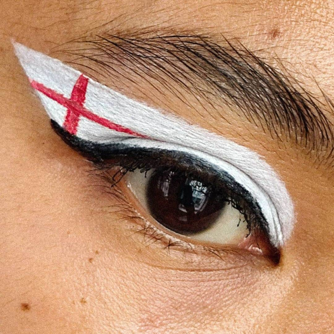 M·A·C Cosmetics UK & Irelandのインスタグラム：「Us putting our game face on ⚽  #MACCosmeticsUK #FIFAWorldCupMakeup」