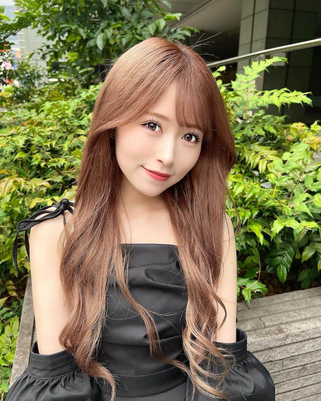 冨吉明日香のインスタグラム：「🖤💚  今年のナツは肌見せのおようふくにも 挑戦したいきぶんです (その気持ちとはうらはらに どんどん太っていく)」