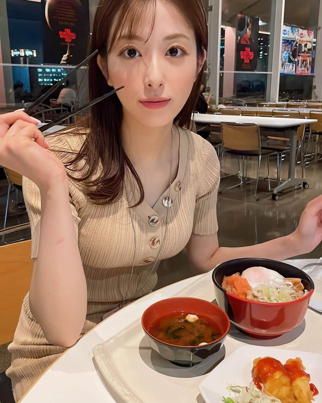 田原萌々さんのインスタグラム写真 - (田原萌々Instagram)「オンエア後の社食タイム🥢  #OA後 #社食 #もりもり #がっつり？ #お腹いっぱい #とりささみの唐揚げ  #明太子 #豚丼 #半熟卵 乗せ #お味噌汁 #赤だし  #赤だし派 #味噌汁 #ねむい」7月20日 20時57分 - tahara_momo