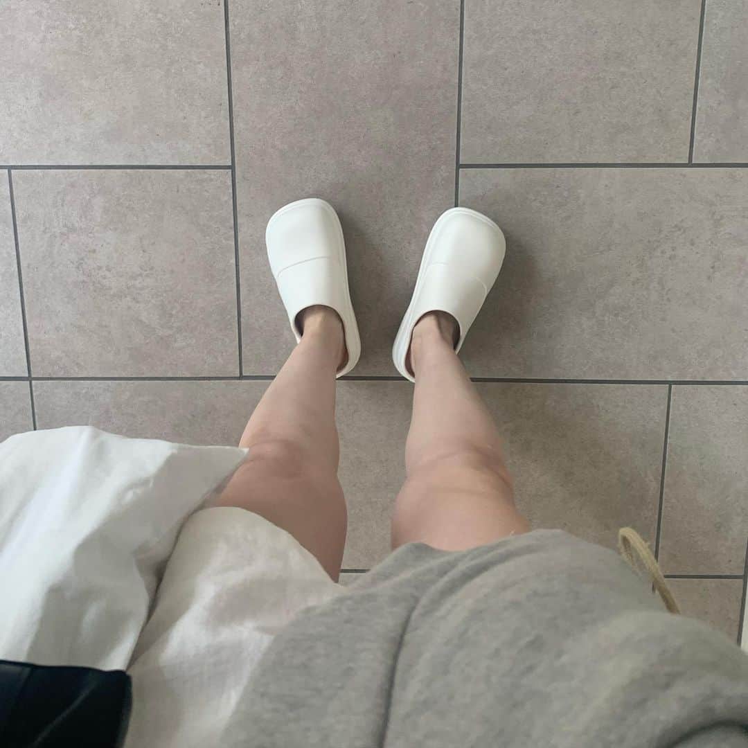 和田えりかのインスタグラム：「DMでいただいた こちらのくつ~🥿  韓国でgetした @rockfish_official です」
