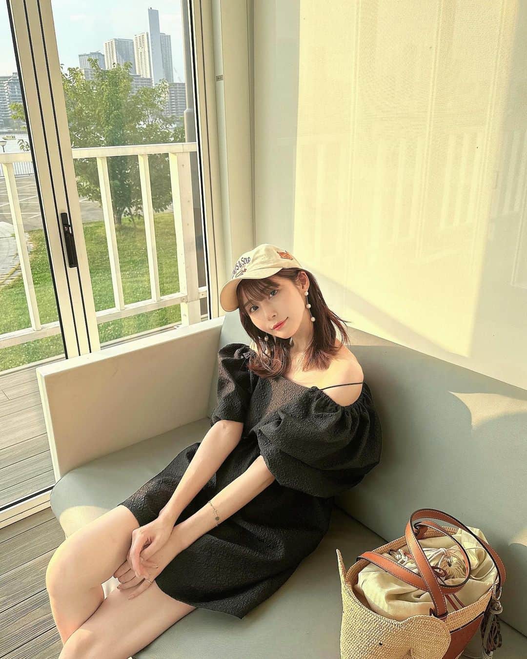 蒼川愛さんのインスタグラム写真 - (蒼川愛Instagram)「念願のBBQ🤍早速夏の想い出ができた🫶🏻 お洋服タグ付けしています🥰 . キャップは韓国で流行ってるブランドらしい、、！こないだPOPUPでお姉さんにもらったお気に入り😘😘 . マシュマロ焼くのは難しいし、BBQは焼くの意外と大変でまともな写真が最後の1枚しかなかった😂😂😂🦐 . . . . #キラナガーデン #キラナガーデン豊洲 #bbq #手ぶらでbbq #ワンピースコーデ #カゴバッグ」7月20日 20時58分 - tougarashi_suki