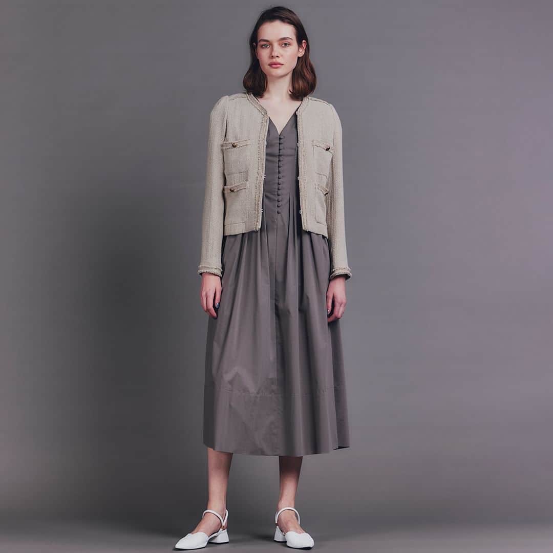 Double Standard Clothingのインスタグラム：「. NEW ARRIVAL 2023 PRE-FALL COLLECTION . [OUTER] Sov. / リネンノーカラージャケット price. 70,400円(税込) color. オフ / ベージュ / ブラック size. 36 / 38 . [DRESS] Sov. / Vネックワンピース price. 46,200円(税込) color. チャコール / ブラック size. 36 / 38 . ------------------------------------------ #doublestandardclothing #tokyo #DSC #sov #nightstore #fashion #ootd #2023prefall」