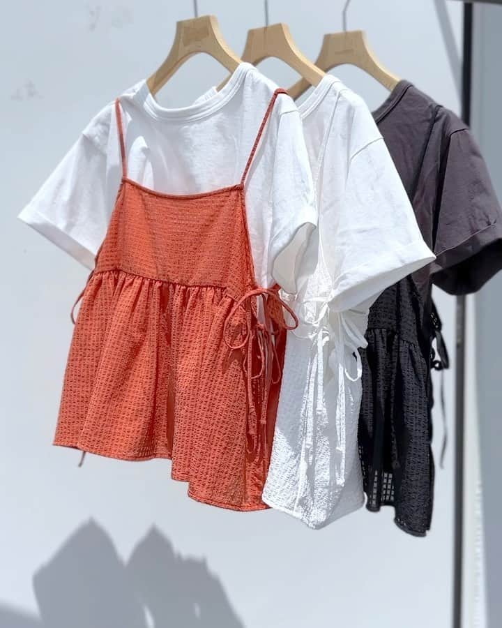w closetのインスタグラム：「【re stock】  "このアイテムが欲しいと思ったら保存しておくと便利♪" _______________  半袖Tシャツ&シアーチェックリボンキャミソール \ special price / ¥5,390→ ¥4,290 color : オフ/オフ　オフ/オレンジ　スミクロ  ベーシックなTシャツと旬なチェック柄キャミがセットの優秀アイテム♪ ふんわりとしたシフォン素材のキャミソールとこなれ感あるTシャツは別々でも使えて着回し力◎ _______________  #wcloset#ダブルクローゼット#wclo_snap#リゾートコーデ#新作コーデ#夏トレンド#夏スタイル#サマーコーデ#トレンドアイテム#カラーコーディネート#スタイルアップコーデ#カラーアイテム#夏コーディネート#レイヤード#シアートップス #シアー#シアーアイテム#キャミソールコーデ #キャミソール#オレンジコーデ#差し色コーデ#白tシャツコーデ#チュニック#チュニックコーデ#チェック柄#チェック柄コーデ#ホワイトコーデ#ブラックコーデ#白tコーデ #tシャツコーデ」