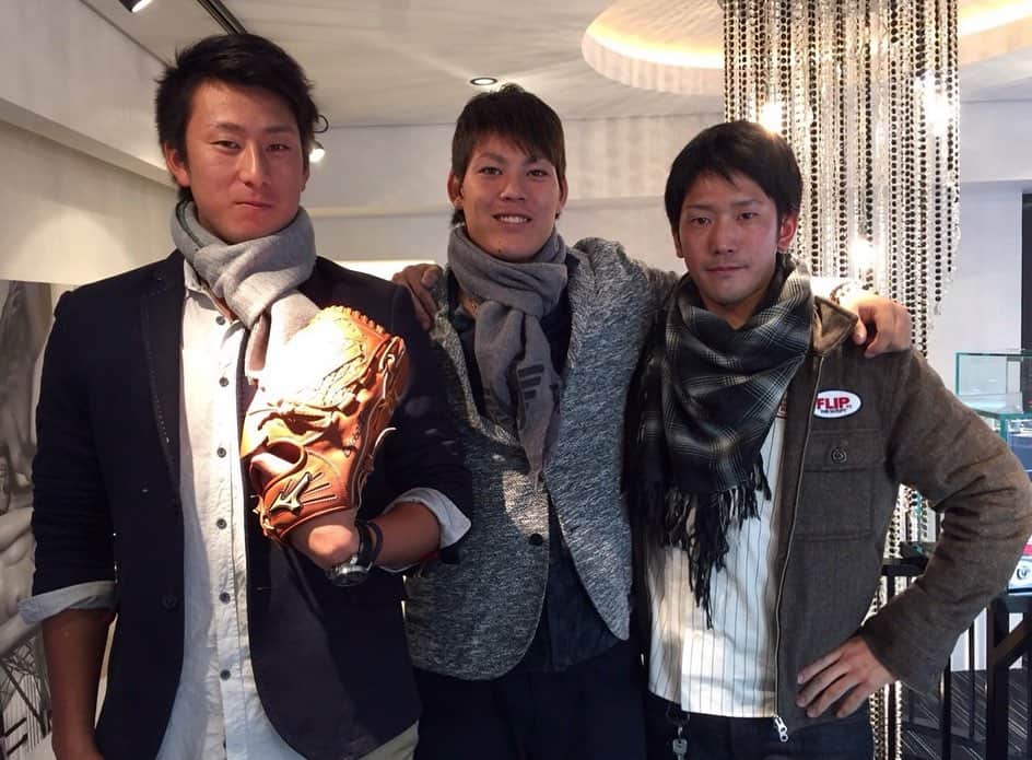 高野圭佑さんのインスタグラム写真 - (高野圭佑Instagram)「オールスターで乱闘あったらしいから ここで懐かしい写真を。  ※乱闘映像は2枚目  3人とも細いな 杉本　九里　高野  #オールスター #杉本裕太郎  #九里亜蓮  #YouTuber  #高野ケイスケ　 #エイジェック」7月20日 21時05分 - keisuke_takano58