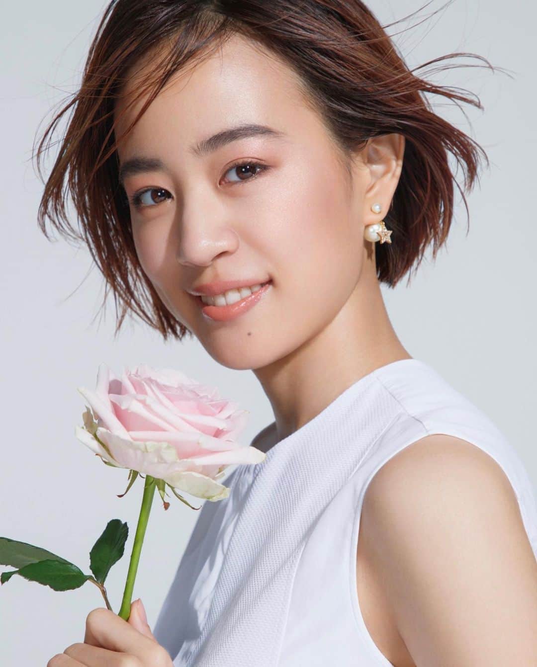菊地泰久のインスタグラム：「@shizuka_isbs  #石橋静河  @25ansjp  @diorbeauty   #25ans #diorbeauty #菊地泰久 #yasuhisakikuchi #beauty #makeup #fashion #portrait #jewelry #gravure #shooting #photography #photographer #model #studio」