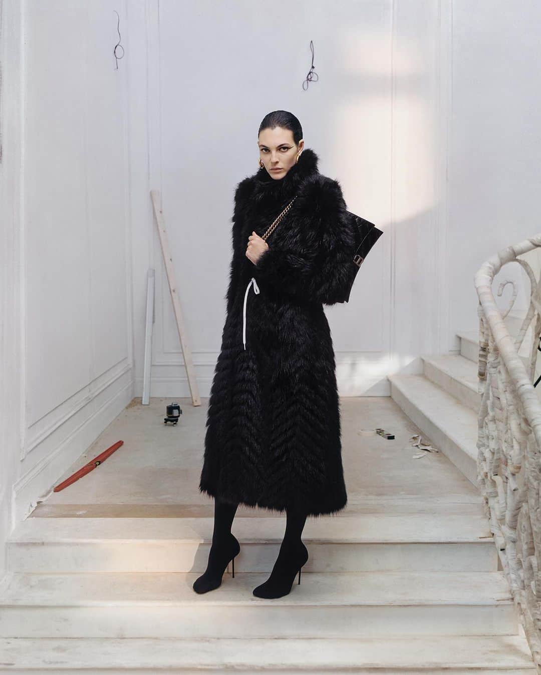 Balenciagaのインスタグラム：「Winter 23, Vittoria   Round Shoulder Fitted Fake Fur Coat, Anatomic Turtleneck Pantabodysuit, Crush Bag」