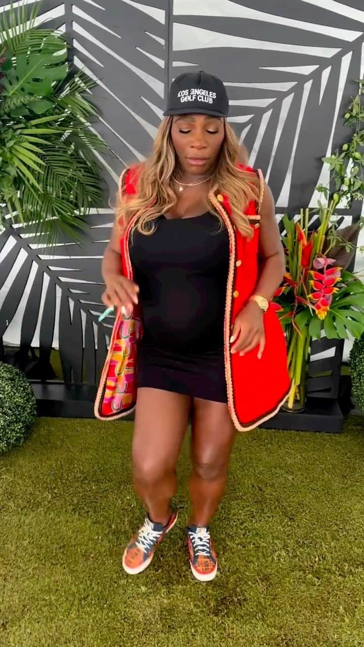 セリーナ・ウィリアムズのインスタグラム：「I’m Just making up moves at this point. I need to go somewhere and sit down.  #fyp #dance #mom #pregnant #serenawilliams」