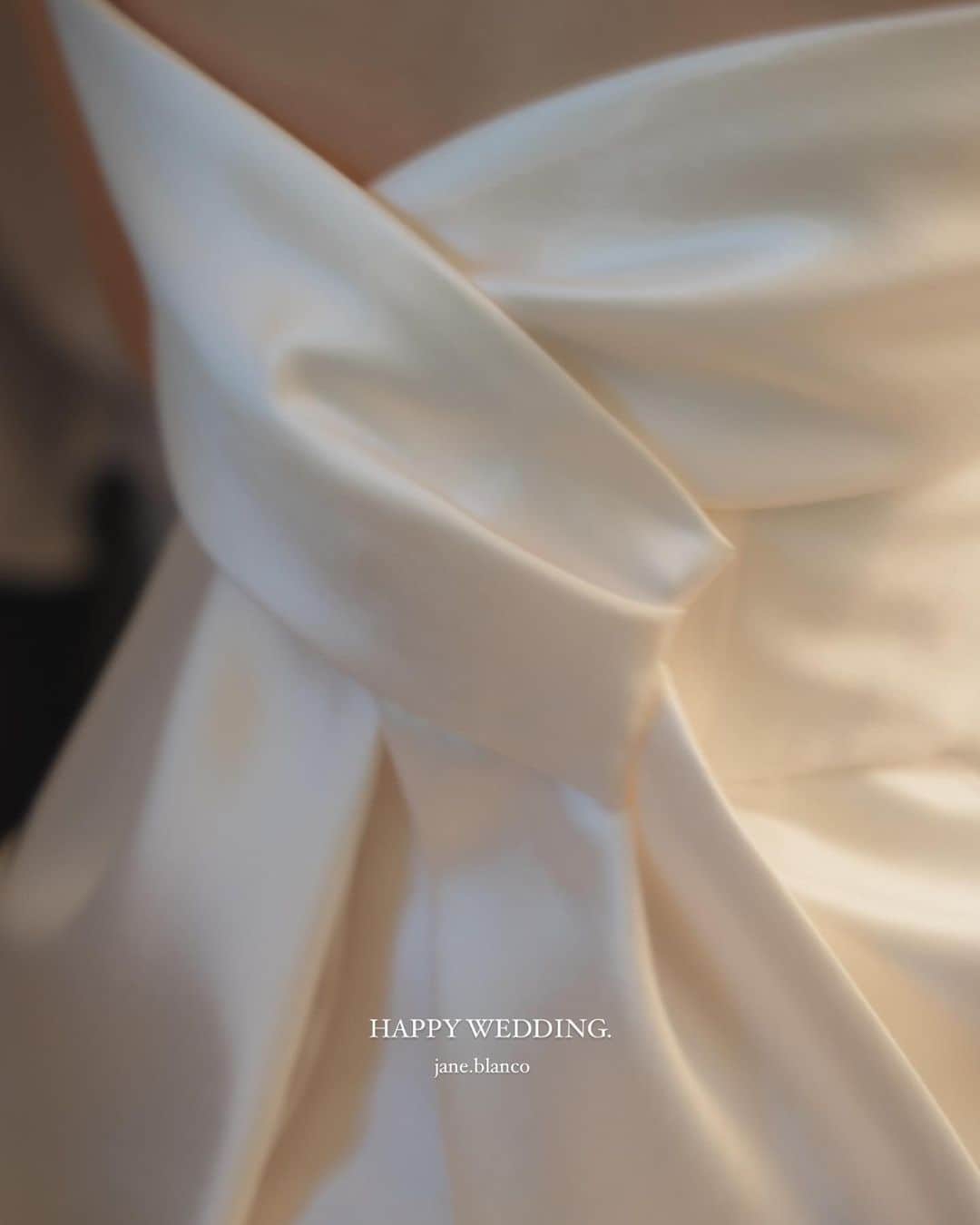 島野ミキさんのインスタグラム写真 - (島野ミキInstagram)「・  AYA&YUSUKE happy wedding  結婚式のウェディング撮影で軽井沢に行かせて頂きました。 素敵な式でした✨  @jane.blanco photo… @miki_shimano  movie… @chovy814   #結婚#結婚式#ウェディング撮影#ウェディング#結婚式撮影#wedding#weddingphotography#ウェディングフォト#ウェディングフォトグラファー#photo#photography#フォトグラファー#撮影#撮影依頼募集中#軽井沢#軽井沢ウェディング#軽井沢ウェディングフォト#軽井沢高原教会」7月21日 7時04分 - miki_shimano