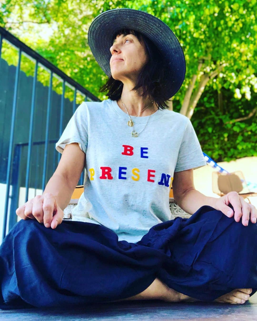 コンスタンス・ジマーのインスタグラム：「Don’t forget to be grateful for all the little things you may be taking for granted. Find as many things possible to be thankful for and live in those moments today and everyday!#thankfulthursday #bepresent」