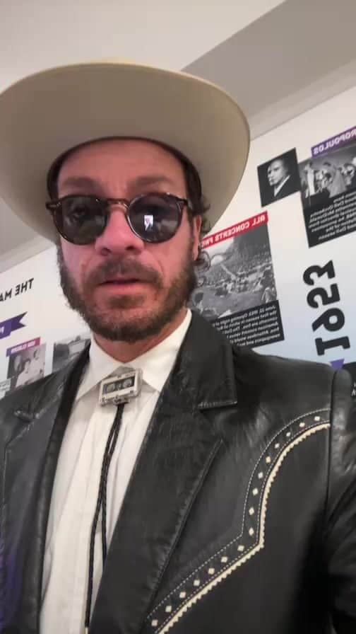 エイモス・リーのインスタグラム