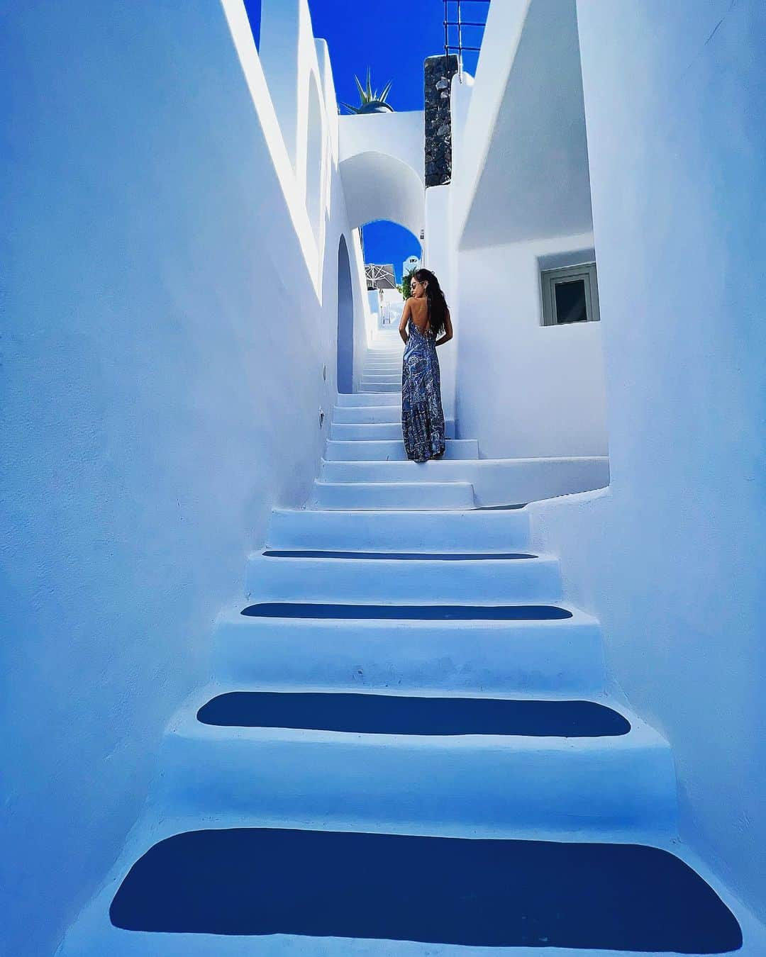 荒木さやかさんのインスタグラム写真 - (荒木さやかInstagram)「" 🤍 " A world of blue and white💙 何度来ても好きな場所。 #Santorini #Greece #サントリーニ #ギリシャ」7月21日 7時14分 - araki_sayaka