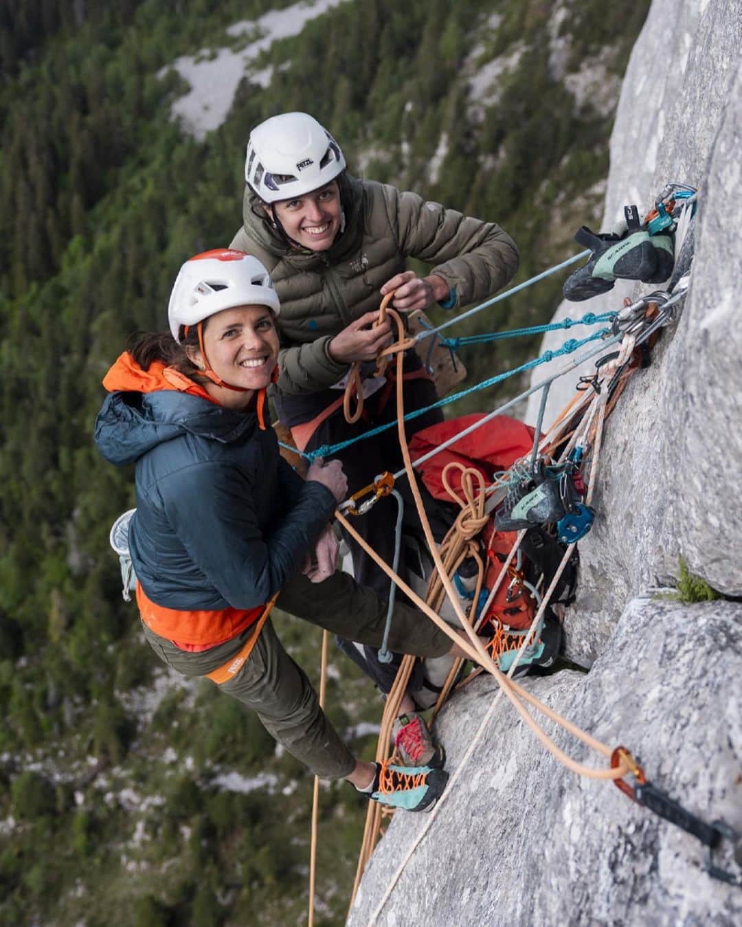 ニナ・カプレツさんのインスタグラム写真 - (ニナ・カプレツInstagram)「Climbing long routes requires a ton of self-confidence, experience, and courage.  For @ninacaprez, "Yeah Man", 350m/8b+ has always lingered in the back of her mind since her close friend Giovanni Quirici sent it. Nina chose to climb this route to honour Giovanni who he passed away back in 2011 on the North Face of Eiger.  "Earlier this spring, I met teammate @jonathansiegrist at the beginning of his trip to Europe and he actually asked me if this route would be something I'm interested in.  I'll admit, I was a bit intimidated by such a big route after giving birth only 8 months earlier, but back in June my partner Jérémy and I hit the road towards the Gastlosen. An iconic mountain range in the heart of Switzerland.  Since Jonathan was still busily sport climbing in Céuze, I started the route with my au-pair Pauline Maheo. It was such a great adventure and it was so much fun introducing Pauline to my world of working on a hard multi-pitch route.  I felt good climbing, and so did Pauline. We both freed every pitch up to the 8b+. I only had one little fall in pitch 4, a 7c, so I had to climb it again, but the rest went all first-go.  We arrived tired at the bottom of the 8b+ and I tried to remember how I felt, physically and mentally, before sending some other hard routes in my career. I felt fatigued, but I was also so excited to give this a try since I knew I was able to send.. and send I did. I felt free in my movements, it felt like playing a nice game, knowing that I had nothing to lose. I could feel the energy of the mountain, the deep power coming from my daughter, my partner, and Pauline. With that feeling, I climbed to the top." - Nina Caprez  "Yeah Man", 350m/8b+ 7a+, 7b+, 7b+, 7c, 8a+, 8a, 8a, 8b+, 7a  📸: @jeremy_bernard_photography #arcteryx」7月21日 7時22分 - ninacaprez