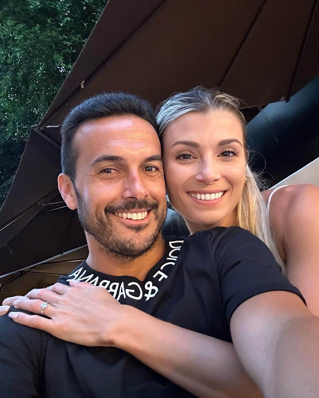 のインスタグラム：「Felices 31 mi amor !!! Ojalá estuviéramos juntos para celebrarlo, te echo mucho de menos pero pronto nos veremos y lo celebraremos como se merece. Gracias por hacerme sentir tan especial a mi y a mis seres queridos. Eres única amore !!! Espero seguir sumando nuevas aventuras y experiencias a tu lado. Te amo @pmagana92 😘😍🥰♥️🎂」