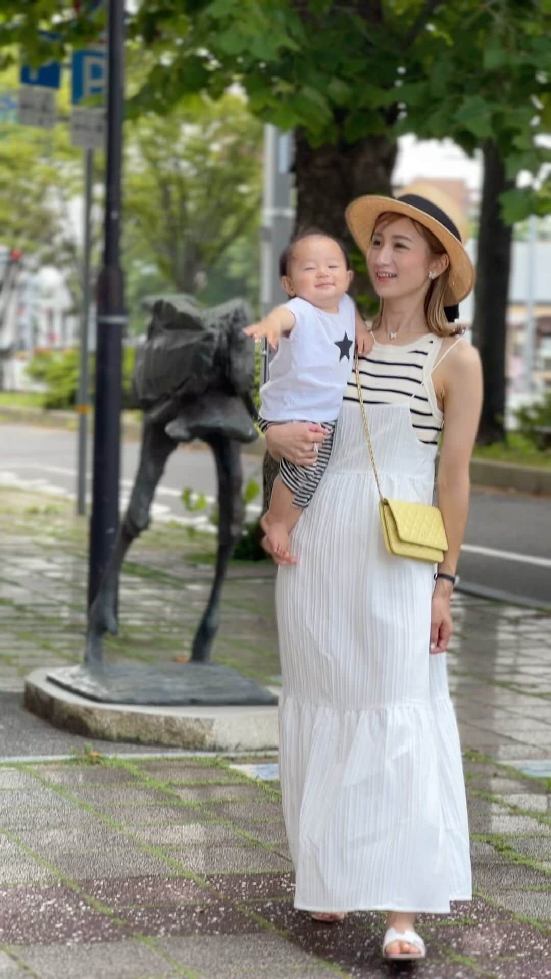 あすかのインスタグラム：「ㅤ ㅤ ㅤ 今日から👶🏽👦🏻夏休み🌻 夏休み明けたらほーちゃん卒園まで あっという間なんやろうなー🥹 夏休みいっぱい楽しませてあげよ♥️  ㅤ tops：  @hiand_official  op： @bonjoursagan  bag：  @chanelofficial  sandal： @hermes   ㅤ #bonjoursagan#hermes#chanelbag#エルメスサンダル#ワンピースコーデ#30代コーデ#ママコーデ#ママファッション#シンプルコーデ#お出掛け#おでかけコーデ#男の子ママ#三兄弟#三兄弟ママ#親子コーデ#赤ちゃんのいる暮らし   ㅤ  ㅤ  ㅤ ㅤ」