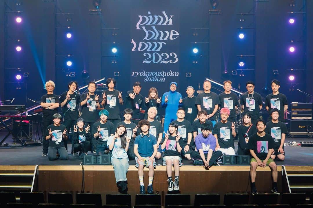 穴見真吾（緑黄色社会）のインスタグラム：「#pinkbluetour2023 Final. Kagawa Thank you!!🔥  📸by @hysmaco」