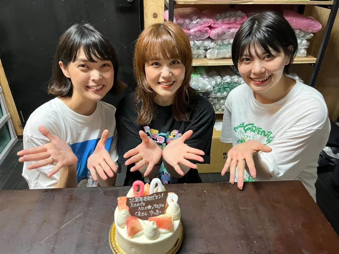 Kaedeのインスタグラム：「Negicco20周年！よくここまで来られました💯なおちゃんぽんちゃずっと一緒にいてくれてありがとう🥲✨ #Negicco #Negicco20周年 #Negicco20th」
