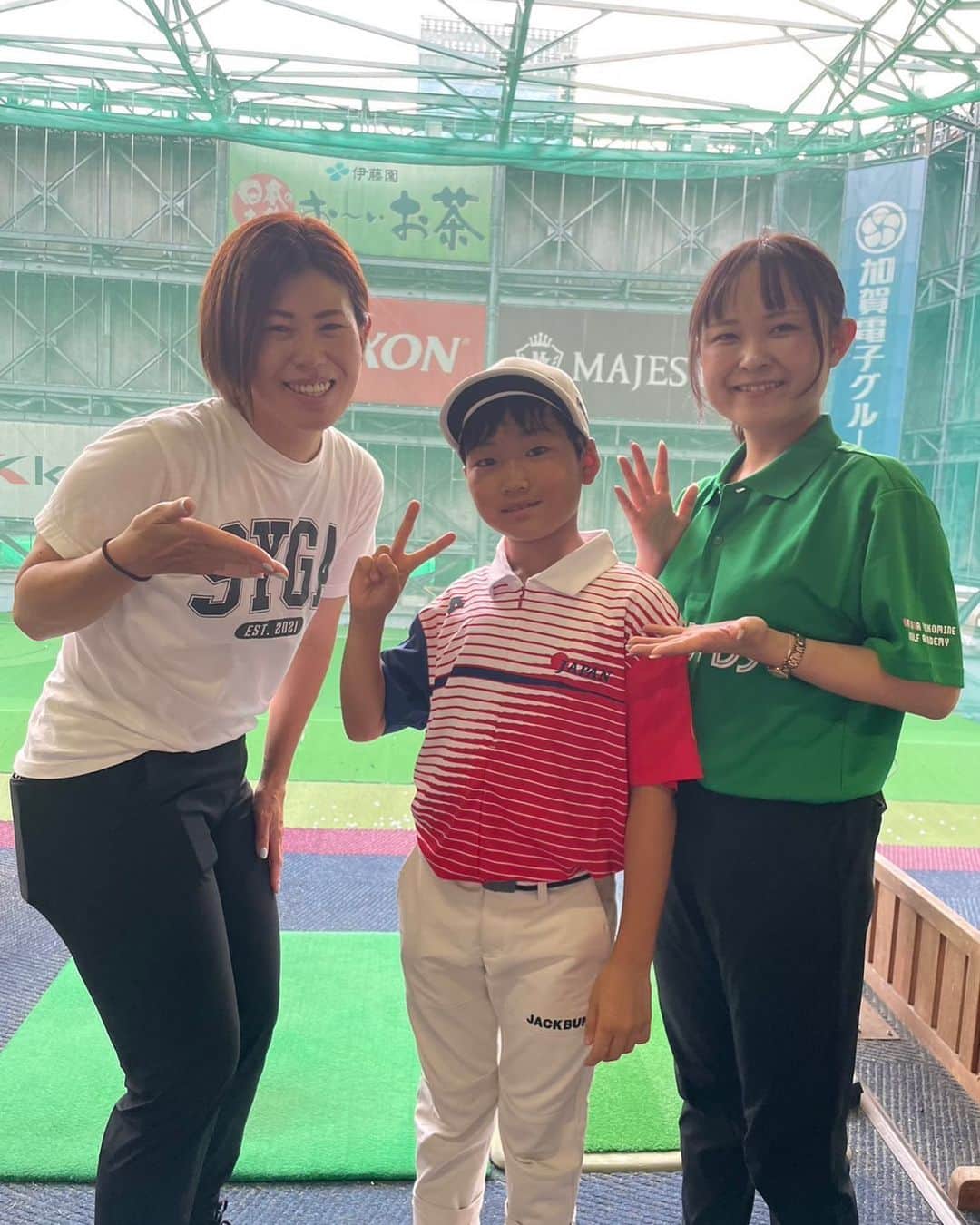 横峯さくらのインスタグラム：「東京ヴェルディ横峯さくらゴルフアカデミーの、はるまくん @haruma.ym がホノルルで行われる国際大会に日本代表として出場します✨日本から応援してるよ〜⛳️色々な経験をして、ますます成長したはるまくんに会えるのを楽しみにしています😊  いつもアカデミーを支えてくれているコーチの皆さんには心から感謝です。ありがとうございます🍀  #ジュニアゴルフ #ジュニアゴルファー #ゴルフ #育成 #ヴェルディ #東京ヴェルディ #横峯さくらゴルフアカデミー #ホノルル #国際大会 #ジュニアレッスン」