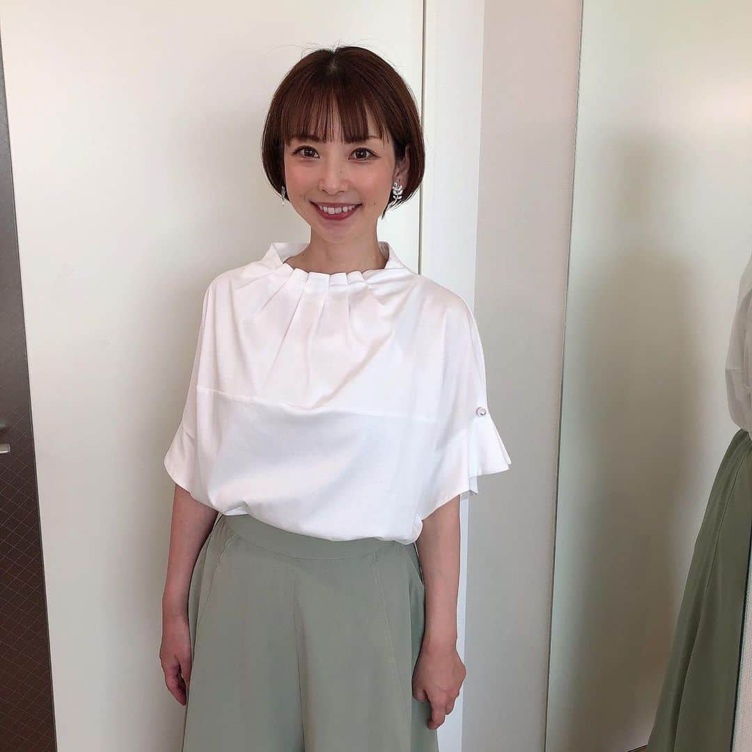 奈良岡希実子さんのインスタグラム写真 - (奈良岡希実子Instagram)「髪を久しぶりにばっさり切りました🙂 髪を洗う時間も乾かす時間も短縮されて楽〜✨  きょうのミヤネ屋の衣装です💁‍♀️ #PR #ミヤネ屋 #気象予報士 #衣装 #aries_official_acct さん #いつもありがとうございます」7月20日 23時09分 - naraoka_kimiko