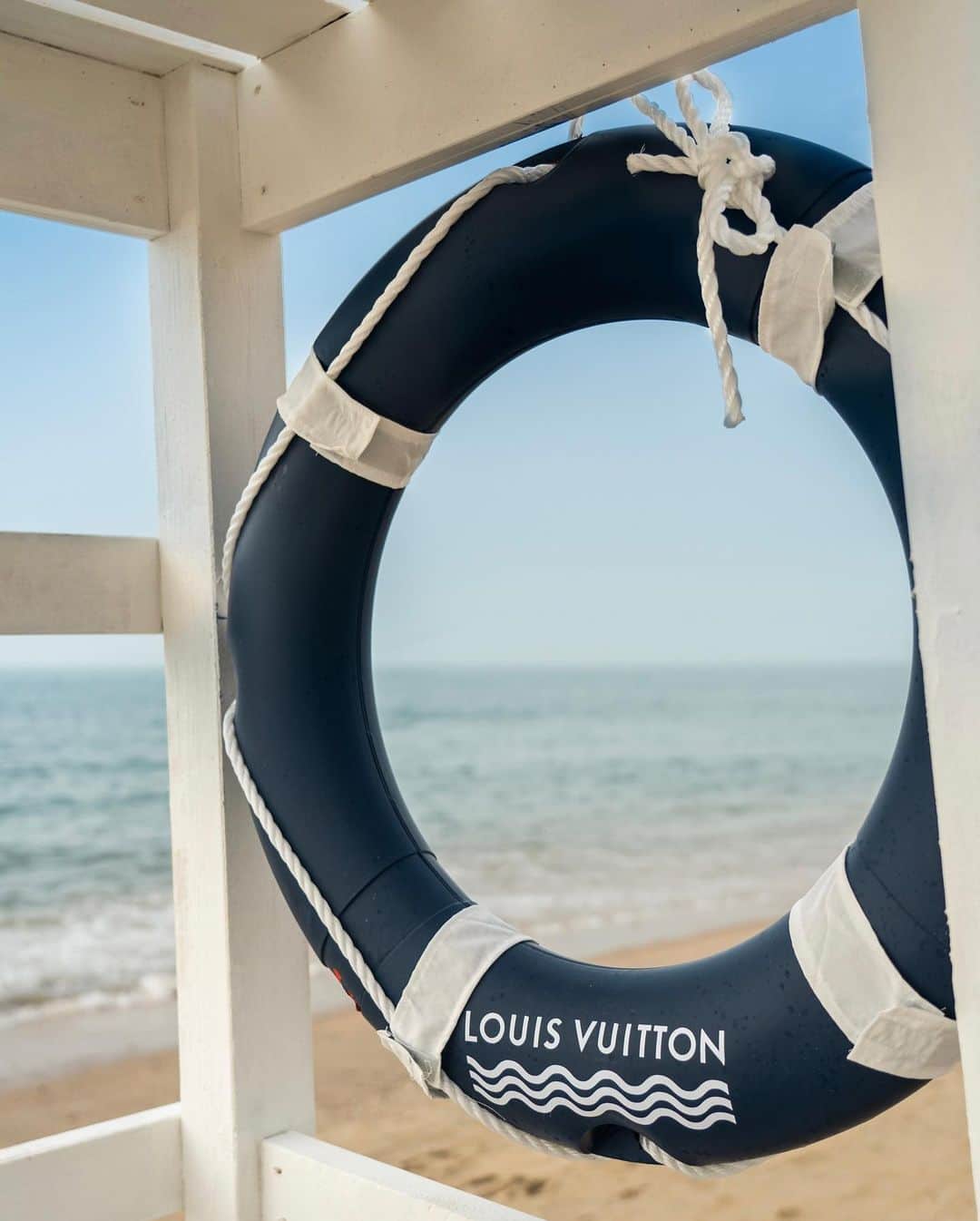LVMHさんのインスタグラム写真 - (LVMHInstagram)「Discover LV By The Pool.  An invitation to plunge into the essence of getaway, @louisvuitton presented a selection of timeless creations for the season at the Summer Resort and Pop-Up Store in China, at Huangcuo Beach on Xiamen Island.  #LVMH #LouisVuitton #LVSummer」7月22日 15時30分 - lvmh
