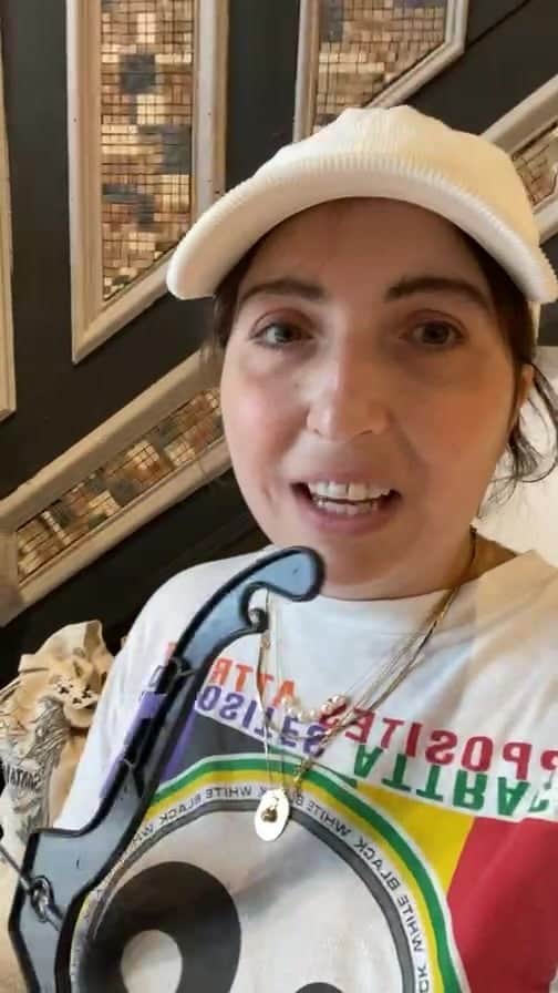 のインスタグラム：「Thanks for an amazing first day! Look out for our customer service rep Bianca who will be reporting live throughout the day. Don’t be shy, say hi 👋」